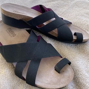 Munro 8 Wide Sandals $25